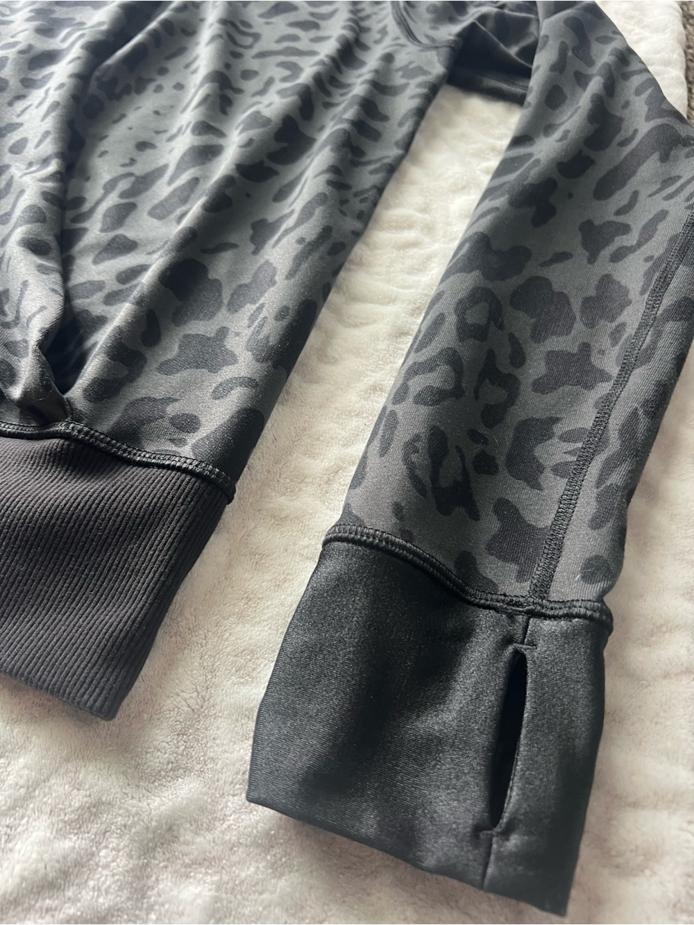 Lululemon Women’s Namasker Hooded Jacket Animal Swirl Deep Coal Black | Size 2 - Picture 13 of 14